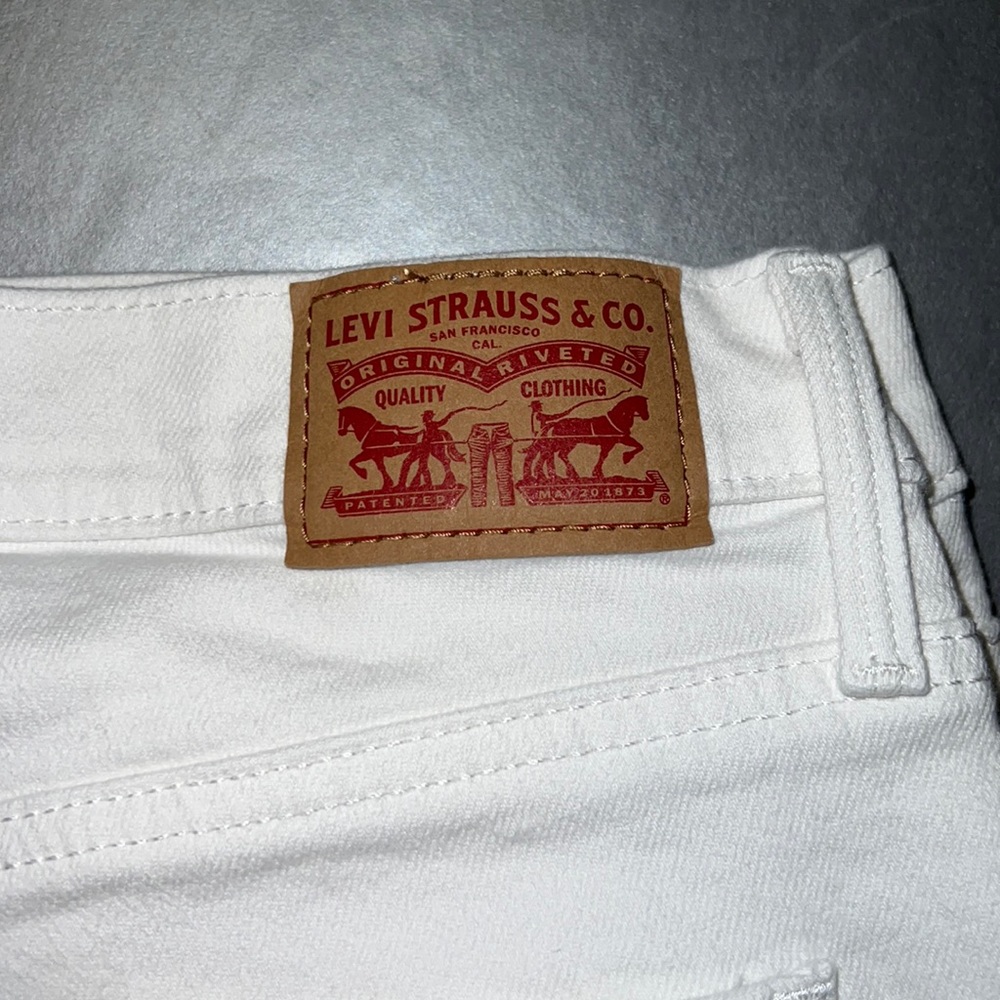 Levi’s slimming skinnies - Picture 2 of 6